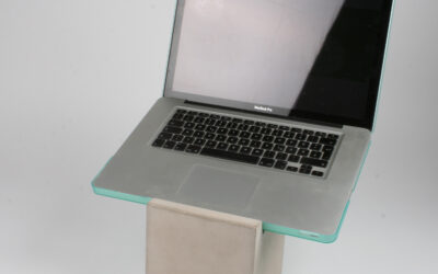 Concrete stand for a notebook computer